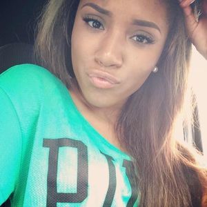 Meet your Posher, Derêka